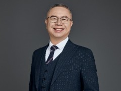 黄鹭伟